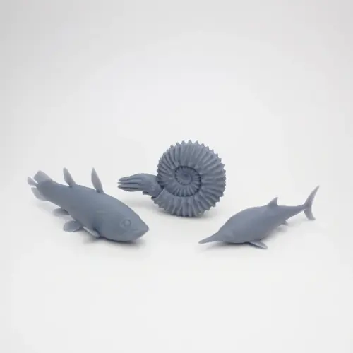 Jurameer-Set: Ichthyosaurier, Quastenflosser und Ammonit als unbemalte Paläo-Modelle aus Resin